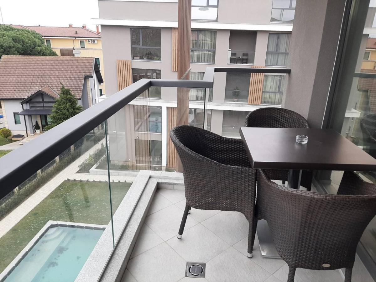 Apartamento Апаратамент Deluxe1 Saints Constantine and Helena Exterior foto